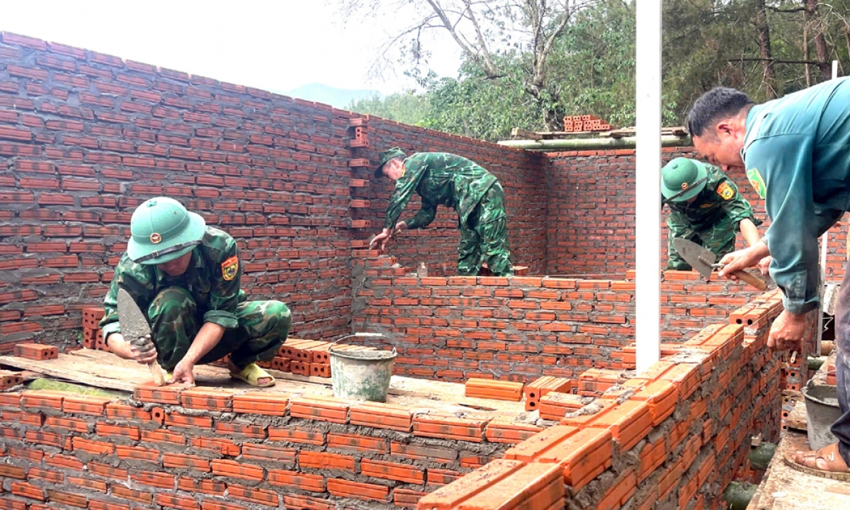 Mỗi ngôi nhà được hoàn thiện là niềm hạnh phúc của người lính biên phòng.