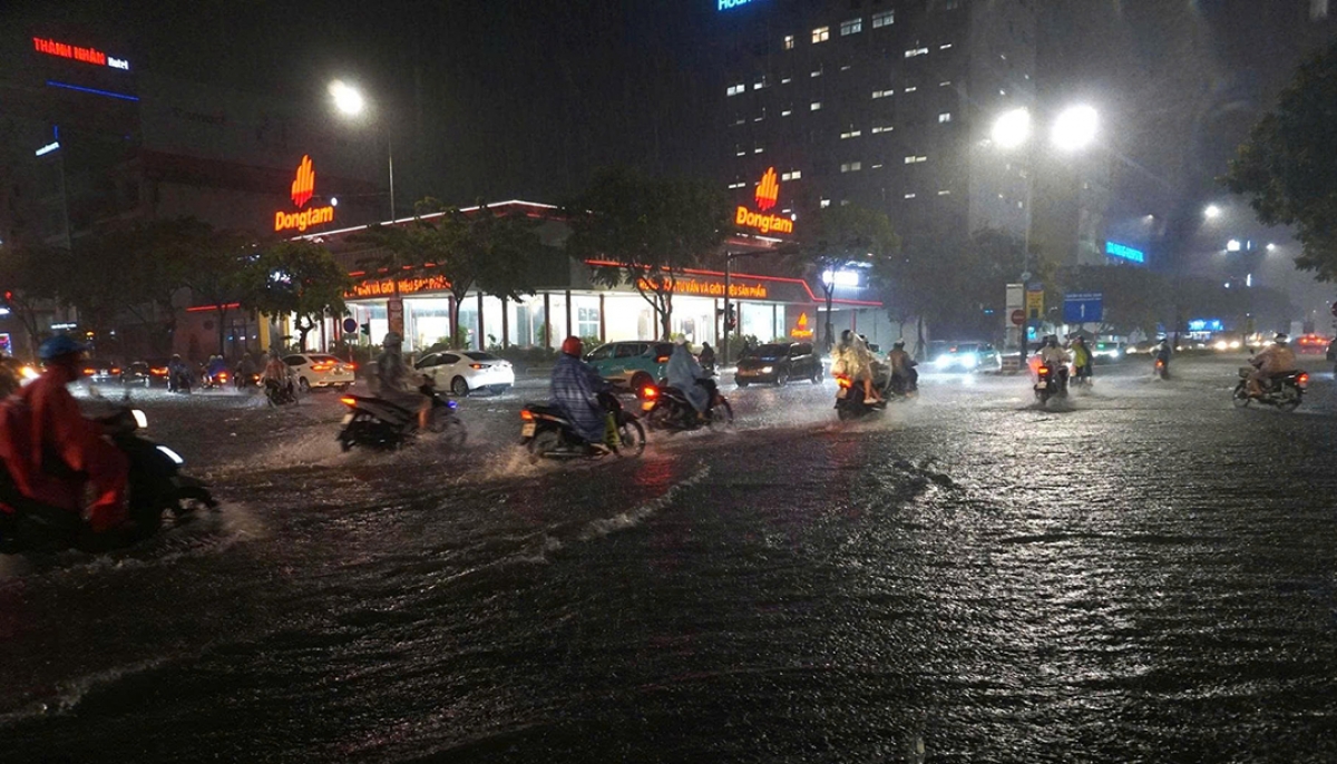 Nước bắt đầu dâng cao do thoát không kịp