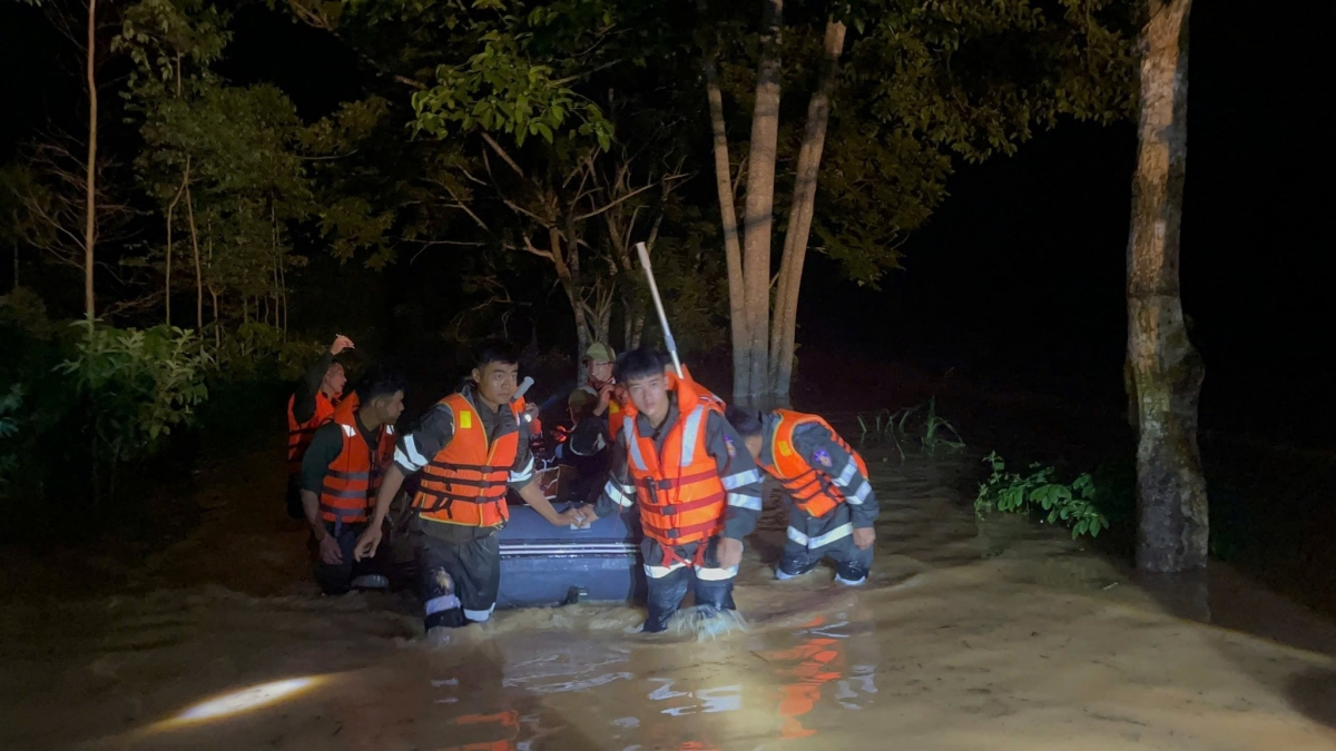 Mưa lớn kéo dài gây ngập sâu, làm thiệt hại nhiều hoa màu, tài sản của người dân tại một số địa bàn ở huyện Bắc Sơn, tỉnh Lạng Sơn vào ngày 22/6.