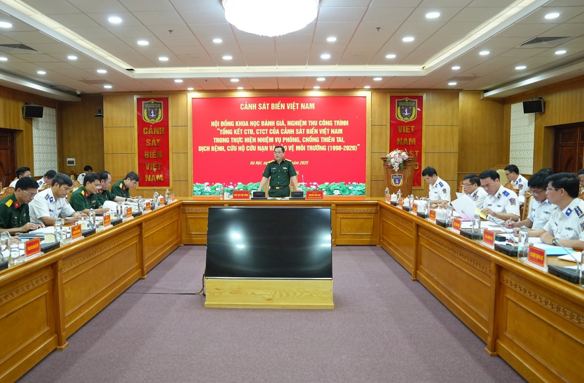 Quang cảnh phiên họp Hội đồng đánh giá, nghiệm thu.