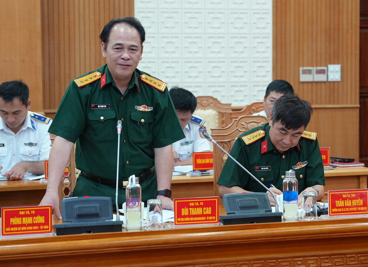 Đại tá, TS. Bùi Thanh Cao nêu ý kiến về nội hàm của một số khái niệm liên quan đối tượng nghiên cứu.