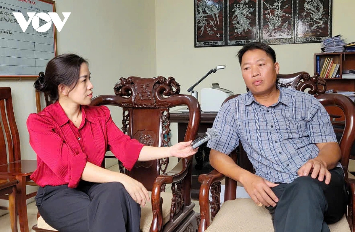 PV Hương Lan phỏng vấn lãnh đạo xã Phụng Công, Văn Giang, Hưng Yên về công tác khôi phục sản xuất sau bão Yagi