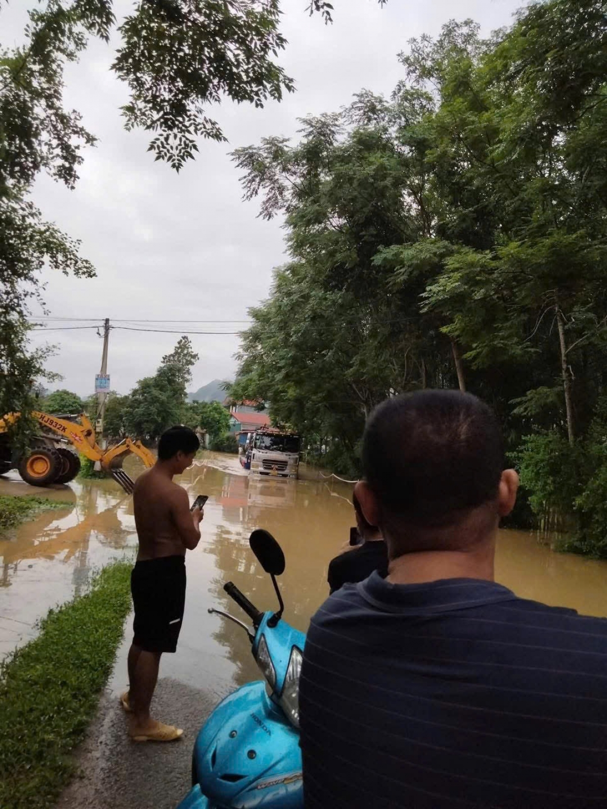 Nhiều vị trí đường giao thông, cầu ngầm, tràn qua suối tại huyện Hữu Lũng, tỉnh Lạng Sơn bị ngập.