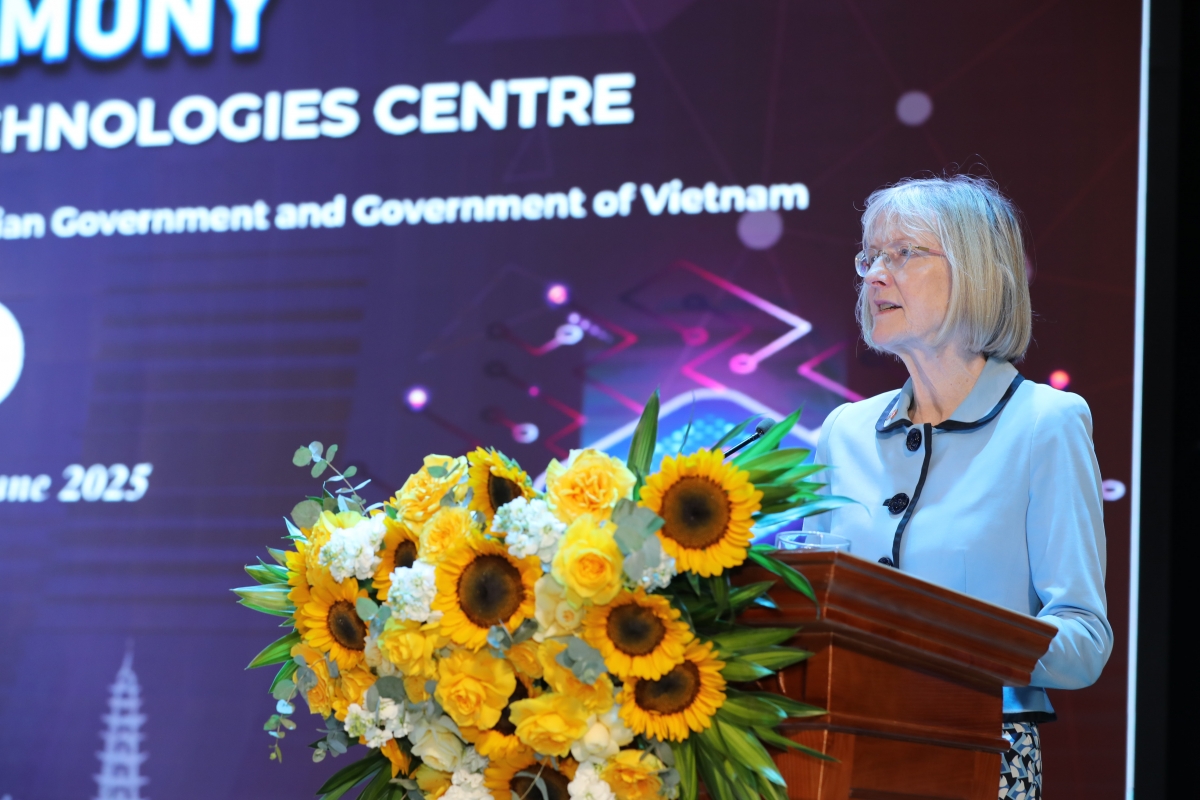 Đại sứ Australia Gillian Bird phát biểu tại Lễ khai trương Trung tâm