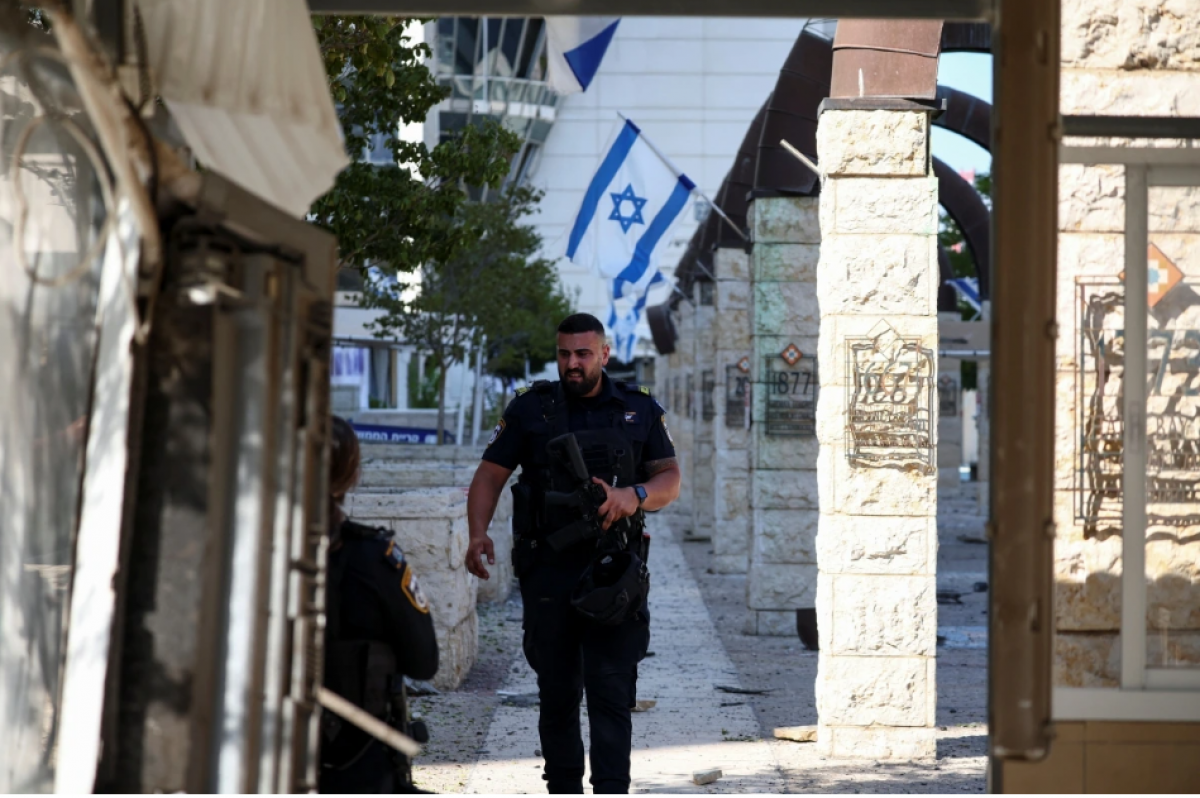 Cảnh tượng ở Israel sau cuộc không kích của Iran (Ảnh: Reuters)