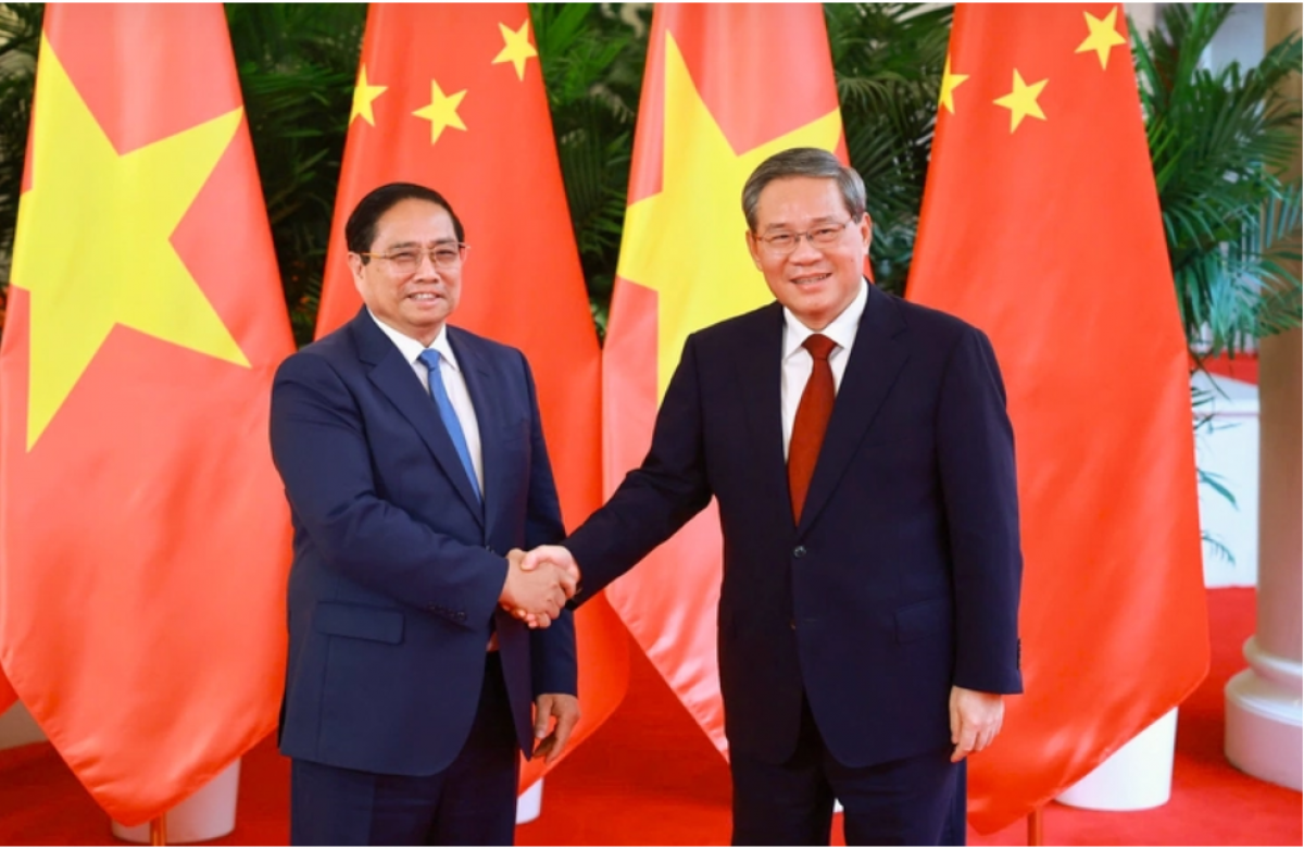 Thủ tướng Phạm Minh Chính bắt tay với Thủ tướng Trung Quốc Lý Cường