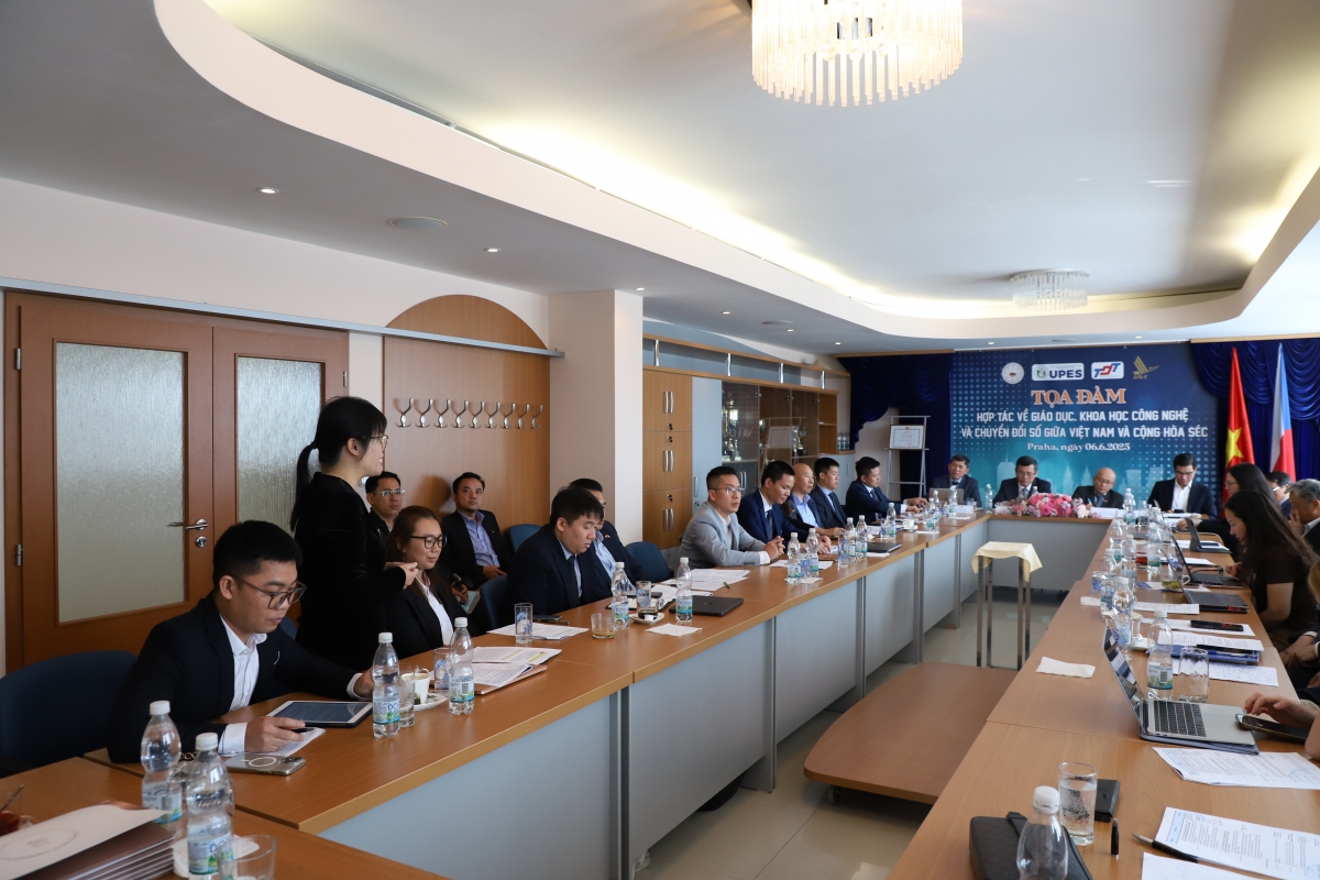 Các đại biểu cũng khẳng định việc xây dựng một mạng lưới khoa học công nghệ giữa Việt Nam và Cộng hòa Séc với sự tham gia tích cực của đội ngũ trí thức là chiến lược cần thiết, phù hợp với xu thế hội nhập chung với thế giới.