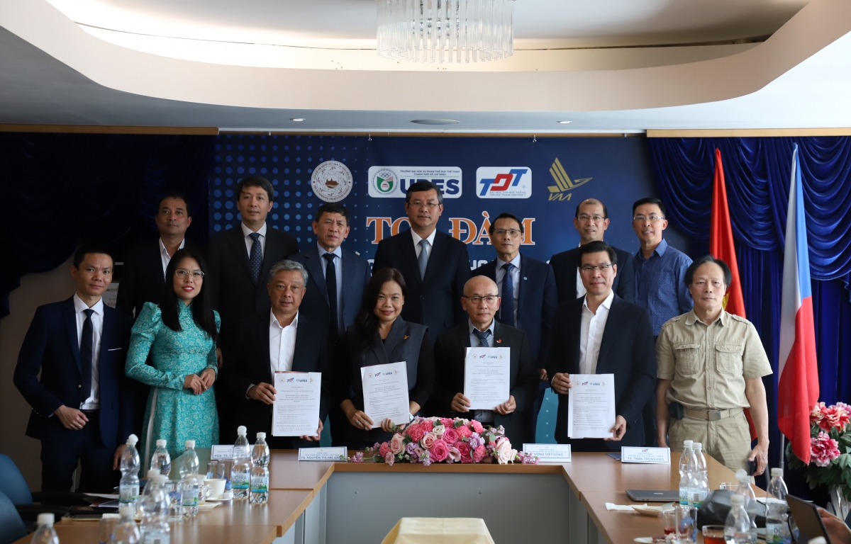 Lễ ký biên bản ghi nhớ hợp tác giữa các trường đại học Việt Nam và Liên hiệp Hội người Việt Nam tại CH Séc