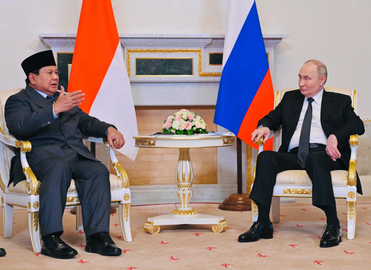 Tổng thống Indonesia Prabowo Subianto trong cuộc gặp với Tổng thống Nga Vladimir Putin hôm 19/06 tại thành phố Saint Petersburg (Nguồn ảnh: Văn phòng Tổng thống Indonesia)