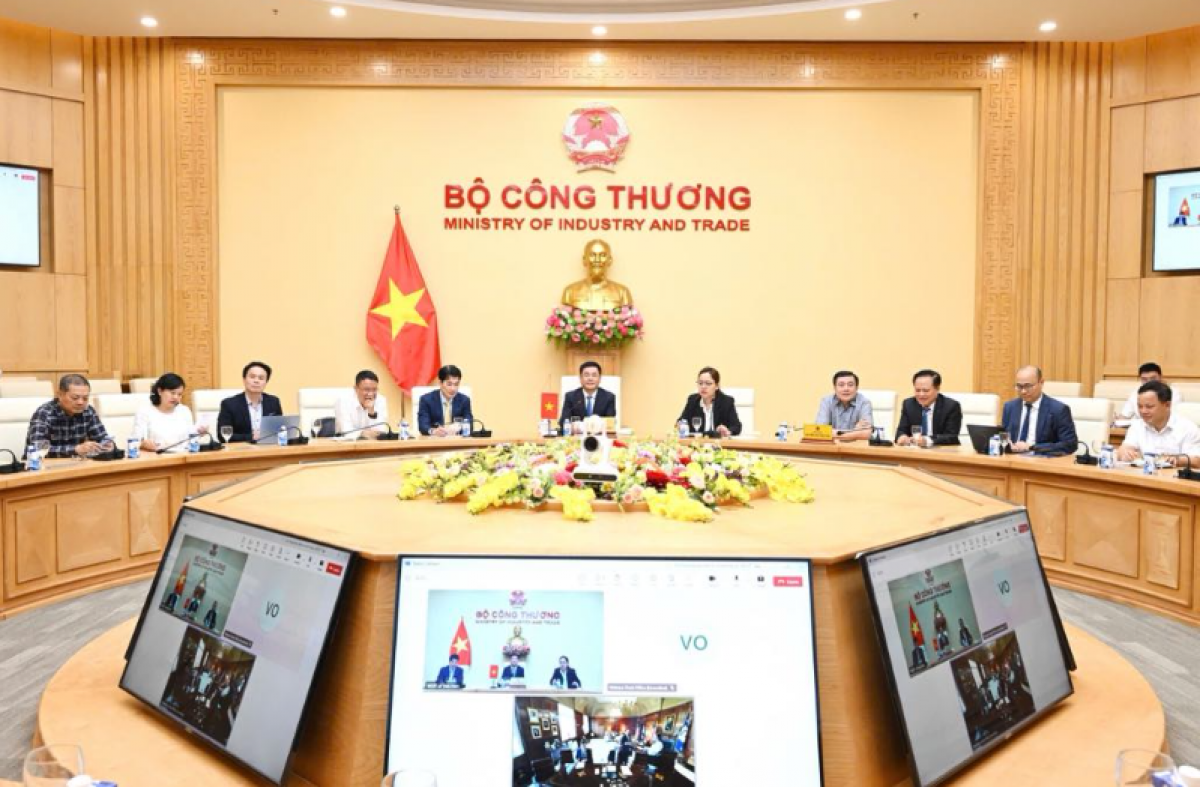 Quang cảnh phiên đàm phán trực tuyến
