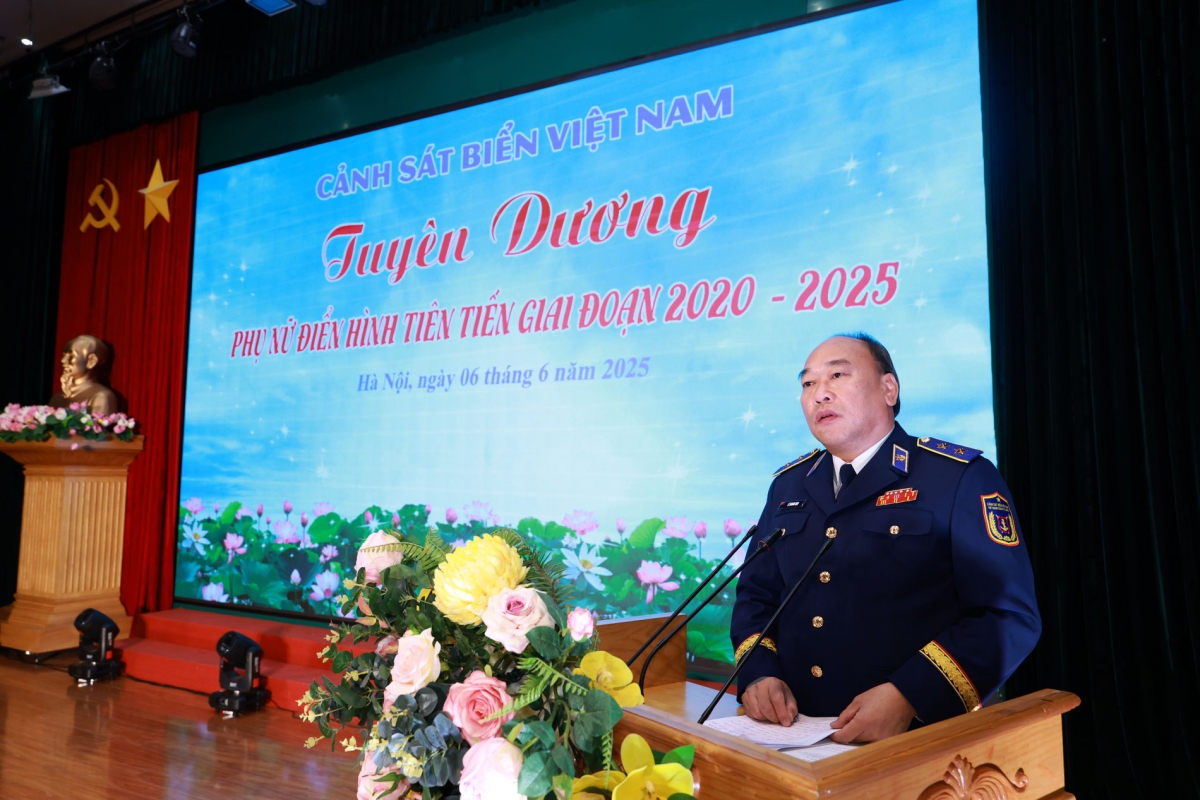 Trung tướng Lê Quang Đạo - Tư lệnh Cảnh sát biển Việt Nam phát biểu chỉ đạo.