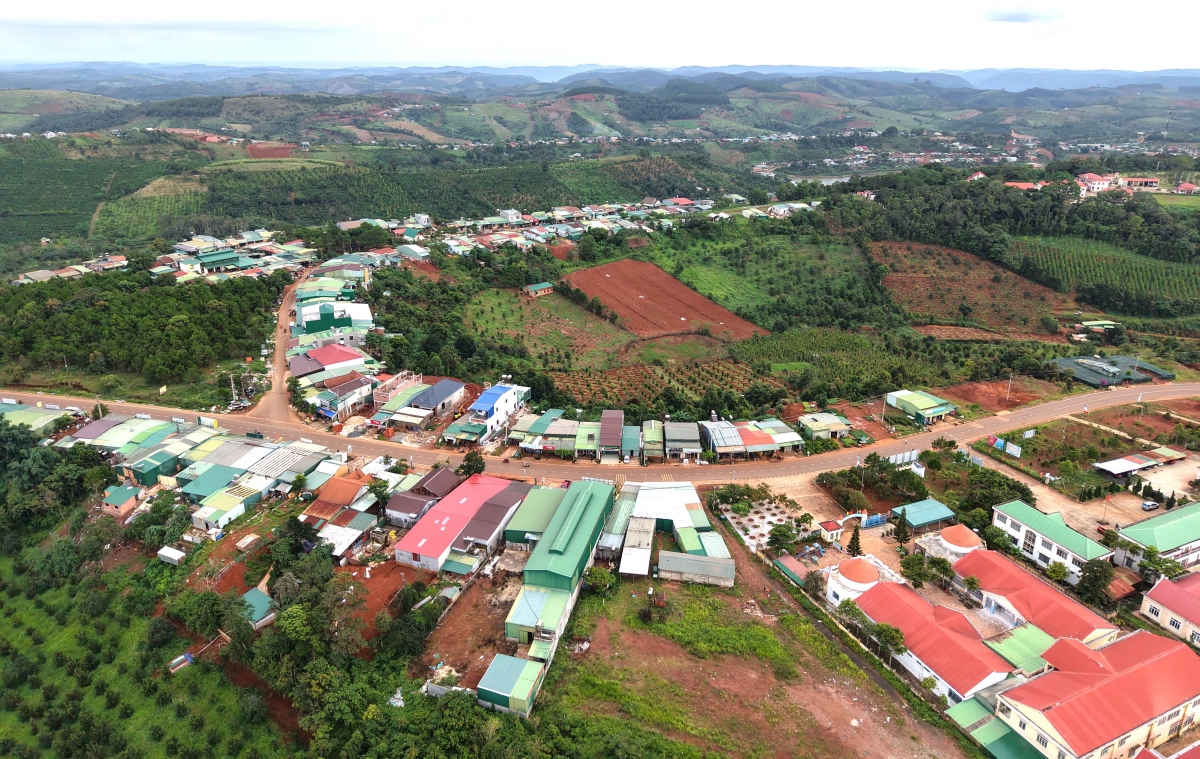 Vùng biên giới Đắk Nông dần đổi thay nhờ những chính sách hỗ trợ của Đảng, Nhà nước, trong đó có những ngôi nhà đại đoàn kết kiên cố.
