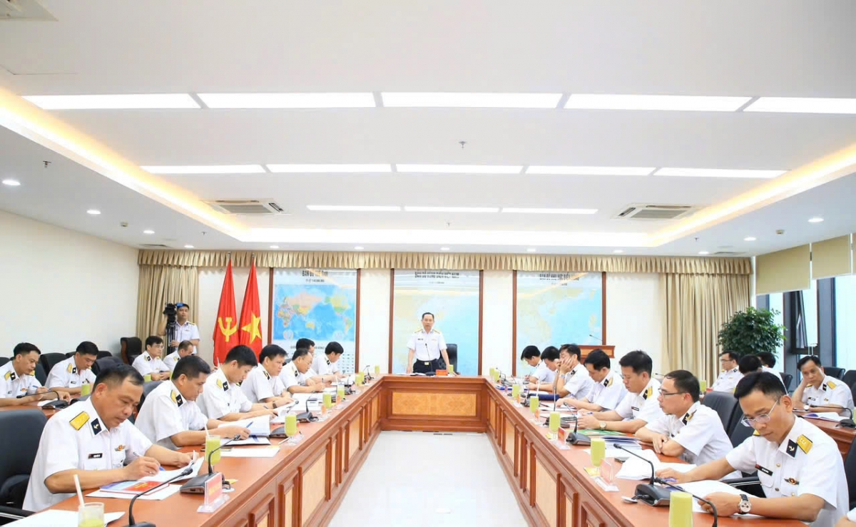Chuẩn Đô đốc Hồ Thanh Hoàn chủ trì Hội nghị tổng kết công tác kiểm tra, giám sát và thi hành kỷ luật của Đảng nhiệm kỳ 2020–2025 của Cục Chính trị Hải quân. Ảnh: Thùy Liên