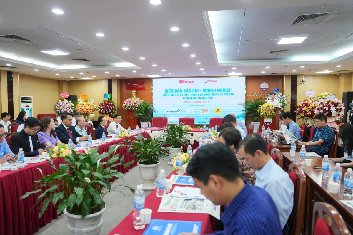 Các đại biểu tham dự diễn đàn