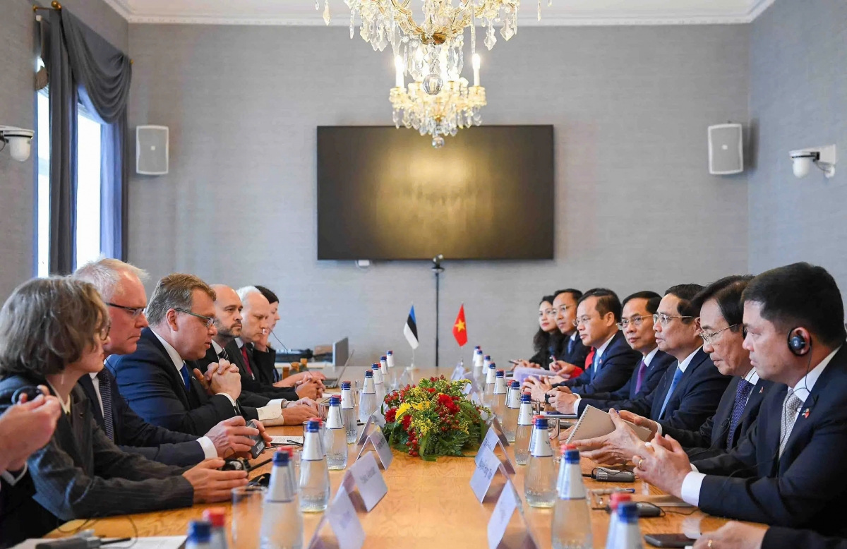 Thủ tướng Chính phủ Phạm Minh Chính hội kiến Chủ tịch Quốc hội Estonia Lauri Hussar tại trụ sở Quốc hội Estonia.