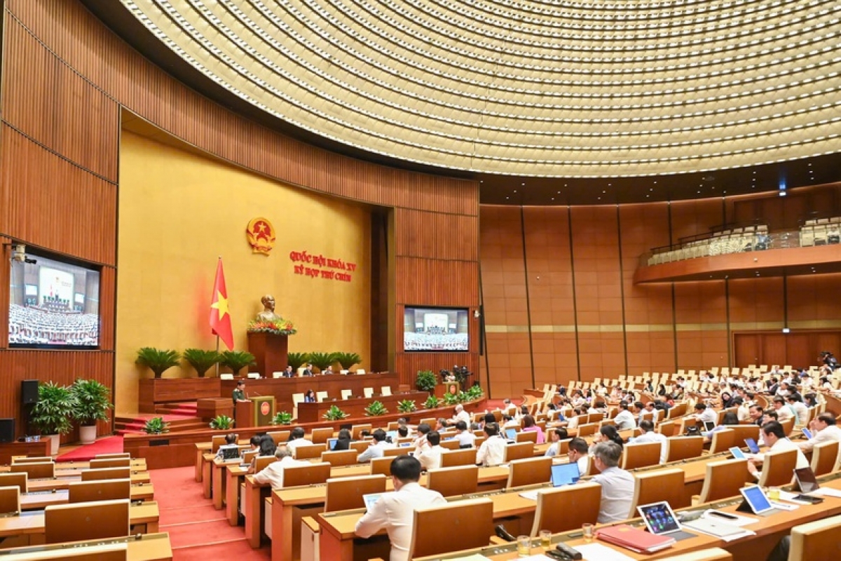 (Quốc hội nghe giới thiệu về vai trò và ý nghĩa của Trung tâm tài chính quốc tế)