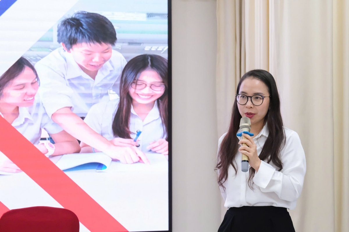 Bà Bà Kim Ngọc Thanh Nga, Phó Giám đốc Trung tâm Đổi mới sáng tạo Quốc gia (Bộ Tài Chính) chia sẻ về Chương trình rao đổi tài năng đổi mới sáng tạo Việt Nam – Singapore