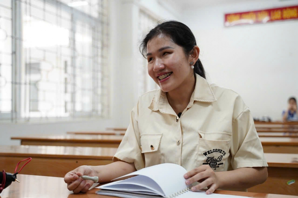 Sinh viên khiếm thị Vũ Thị Hải Anh