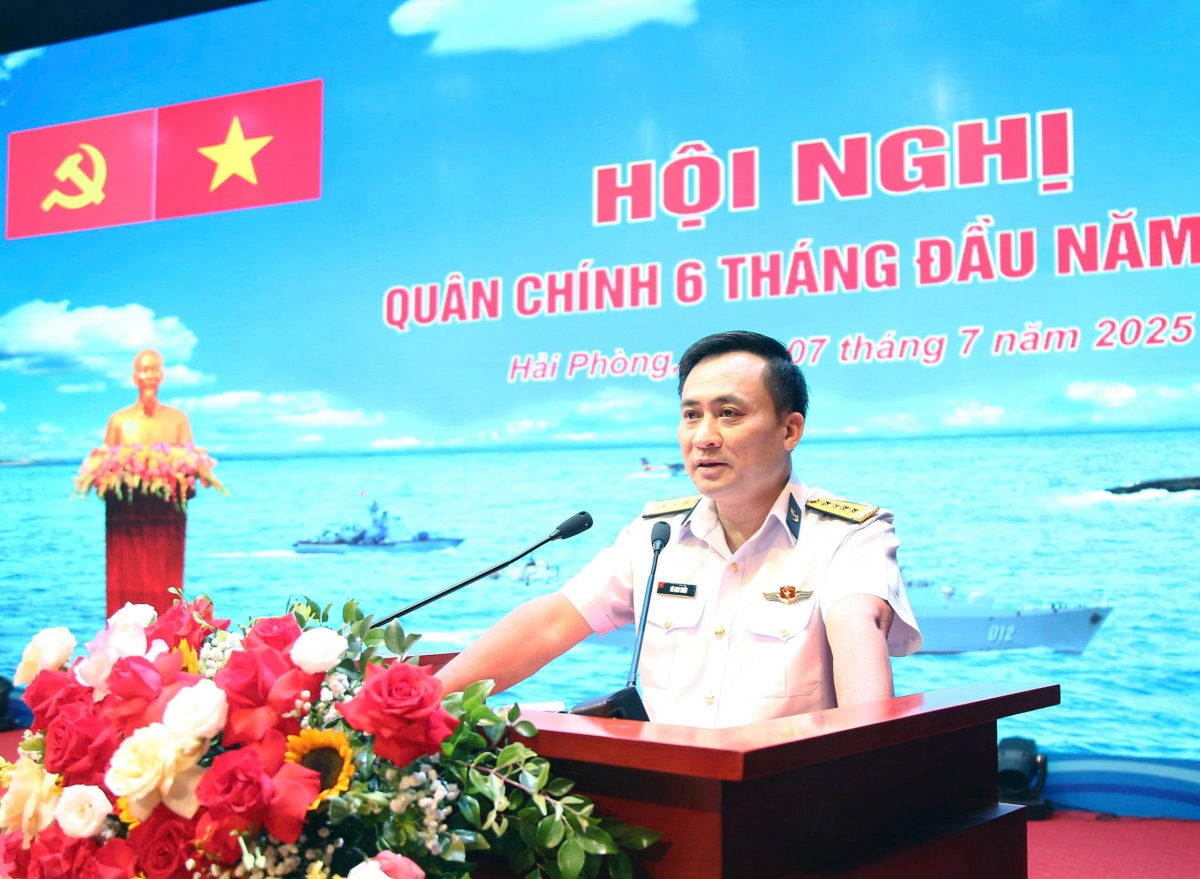 Đại tá Vũ Anh Tuấn, CNCT Hải quân tham luận tại Hội nghị