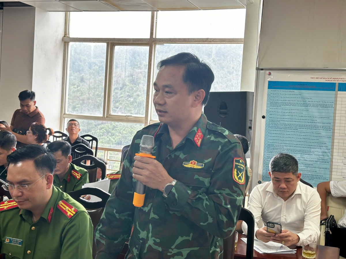 Đại tá Hoàng Văn Thuyết, Chính ủy Bộ Chỉ huy Quân sự tỉnh Quảng Ninh cho biết: Ngay sau khi xảy ra sự cố, Bộ Chỉ huy đã báo cáo Quân khu 3, thành lập Ban chỉ huy tiền phương, huy động gần 1.000 người và hàng trăm phương tiện tham gia cứu hộ