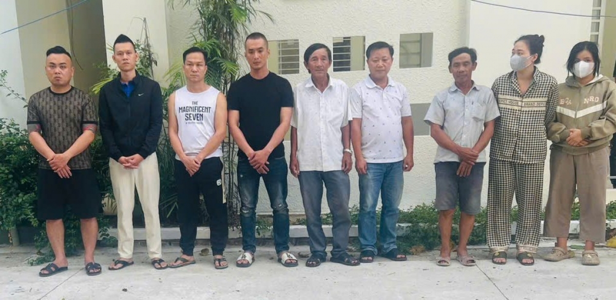 Nhóm đối tượng bị bắt giữ để điều tra về hành vi cho vay lãi nặng và đánh bạc dưới hình thức ghi số đề.