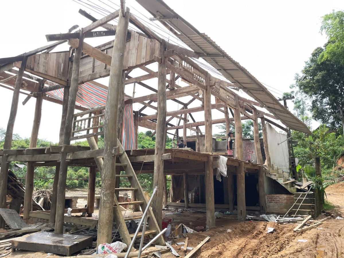 14 ngôi nhà bị mưa lũ làm hư hỏng.