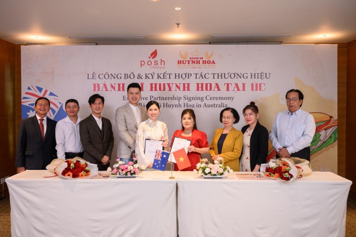 Ký kết hợp tác giữa Bánh mì Huynh Hoa và Công ty Posh Lifestyle (ảnh: Như Ý)