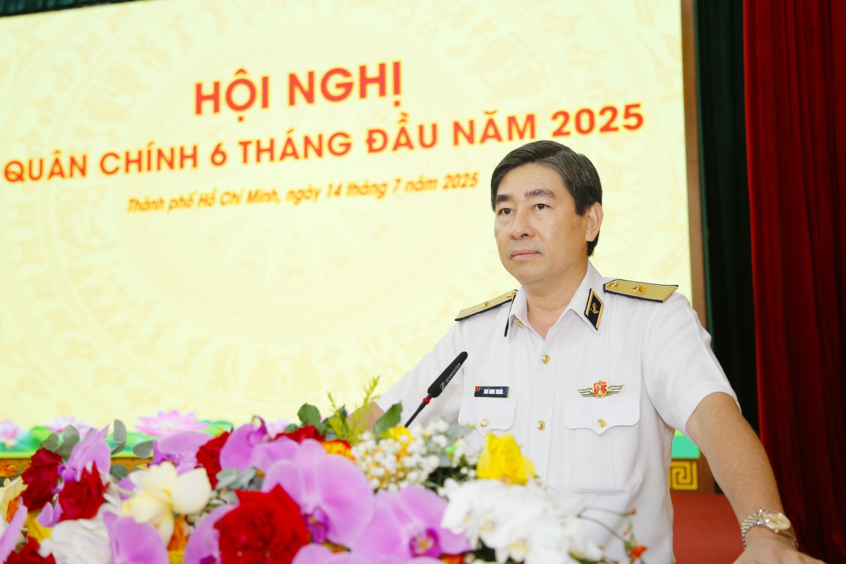 Thiếu tướng Ngô Minh Thuấn, Tư lệnh Binh đoàn 20, Chủ tịch kiêm Tổng giám đốc Tổng Công ty Tân cảng Sài Gòn phát biểu