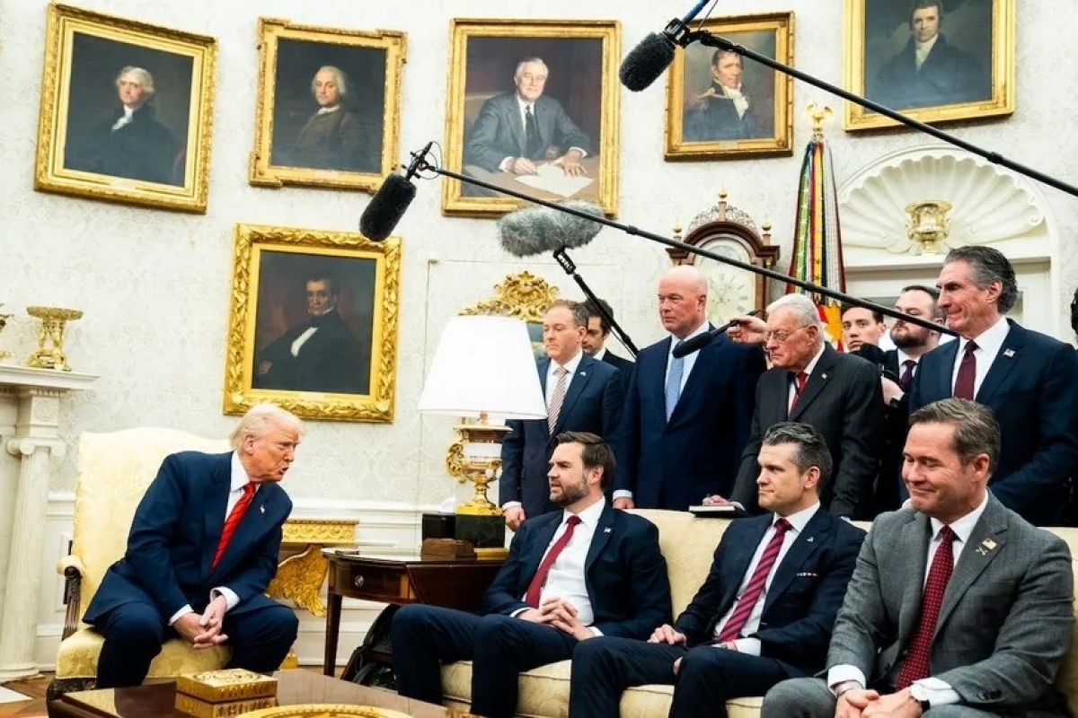 Tổng thống Mỹ Donald Trump và các đại diện chính phủ Mỹ trong cuộc hội đàm với Tổng Thư ký NATO Mark Rutte tại Nhà Trắng ngày 14/7. Ảnh: THE WASHINGTON POST