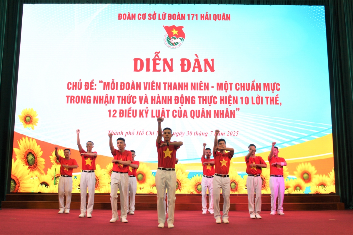 Tiết mục văn nghệ tại Diễn đàn