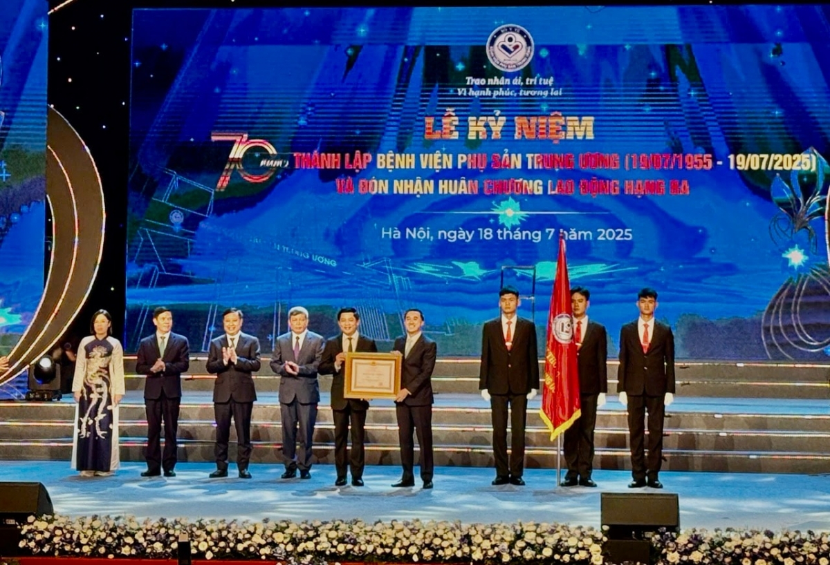 BV vinh dự đón nhận Huân chương Lao động hạng Ba trong Lễ Kỷ niệm
