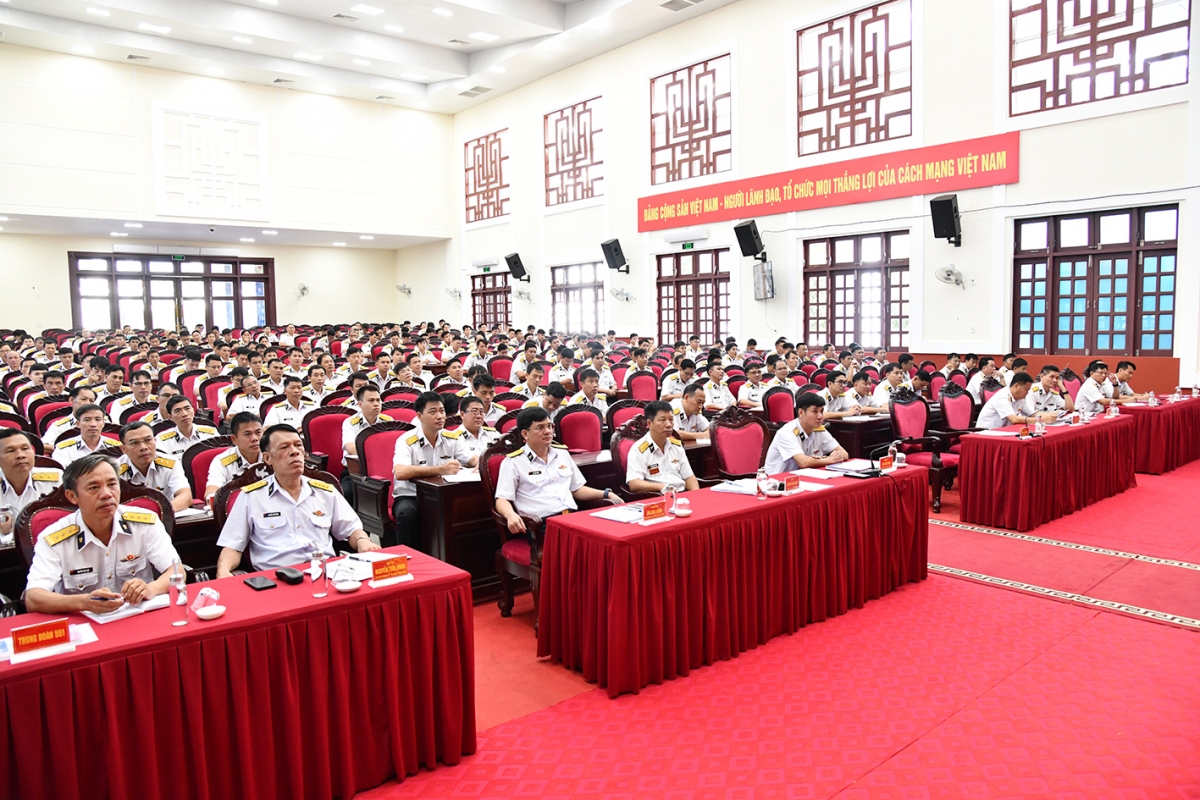 Các đại biểu tham dự hội nghị.