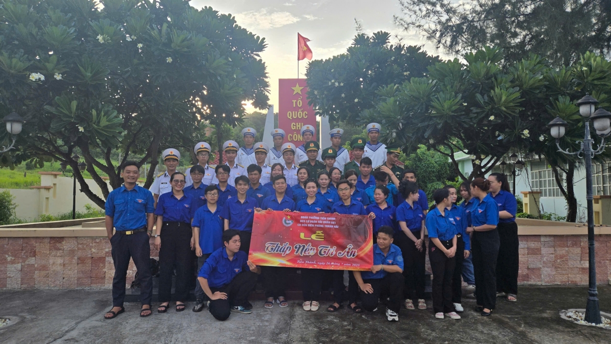 Cán bộ, đoàn viên các đơn vị của Vùng 2 phối hợp chặt chẽ với đoàn viên địa phương tổ chức các hoạt động tri ân