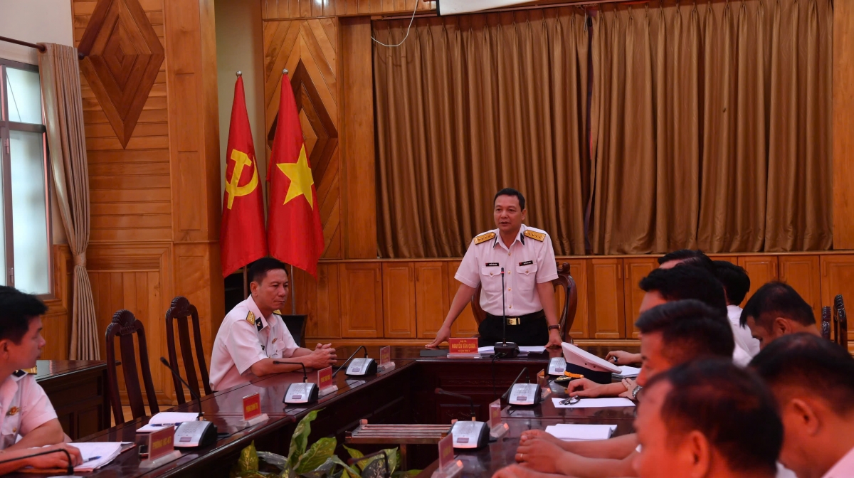 Đại tá Nguyễn Văn Quán, Tư lệnh Vùng 2 phát biểu giao nhiệm vụ cho Đoàn thể thao