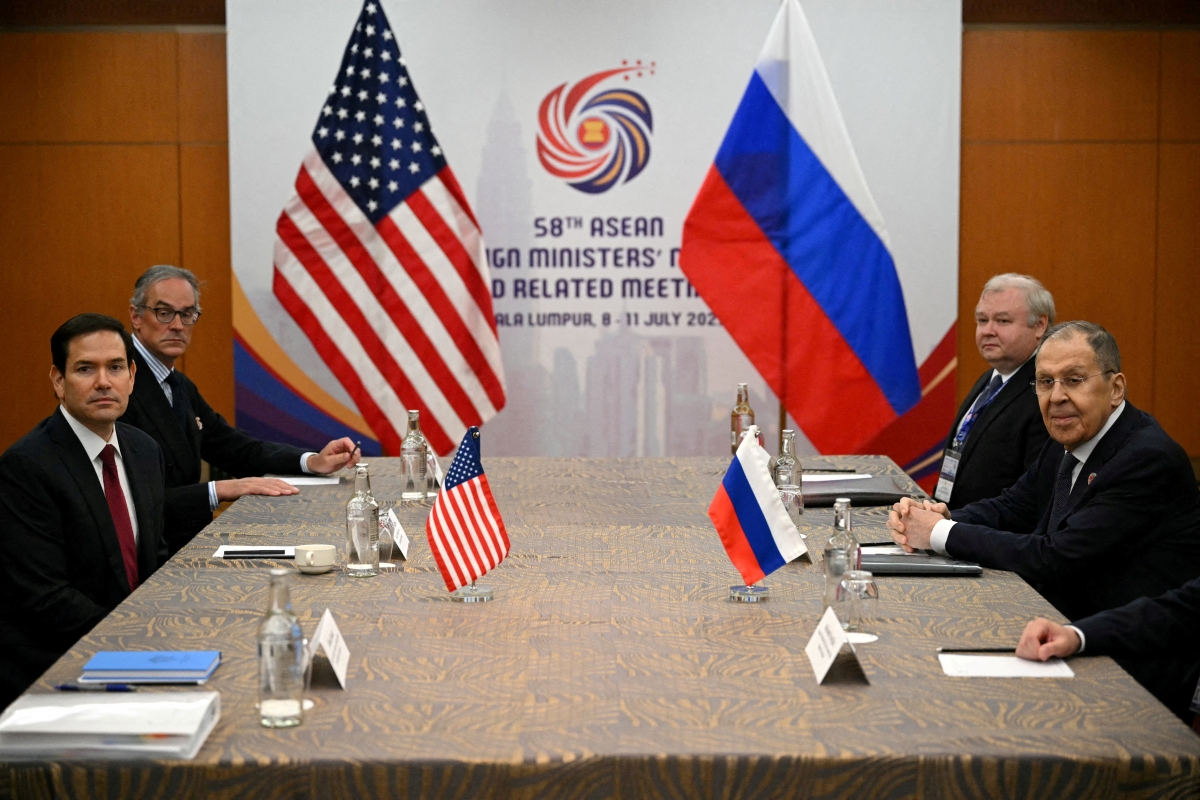 Ngoại trưởng Hoa Kỳ Marco Rubio gặp Bộ trưởng Ngoại giao Nga Sergei Lavrov bên lề Hội nghị Bộ trưởng Ngoại giao ASEAN tại Trung tâm Hội nghị Kuala Lumpur ở Kuala Lumpur, Malaysia. (Ảnh: Reuters)