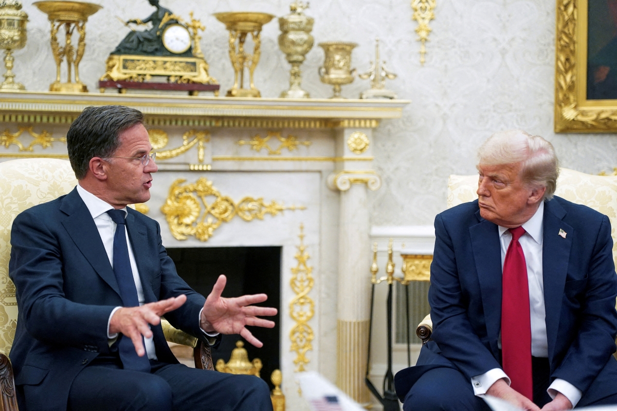 Tổng thống Mỹ Donald Trump gặp Tổng thư ký NATO Mark Rutte tại Phòng Bầu dục ở Nhà Trắng ở Washington, DC, Mỹ, tại đây Tổng thống Trump công bố thỏa thuận gửi vũ khí của Mỹ cho Ukraine thông qua NATO (Ảnh: Reuters)