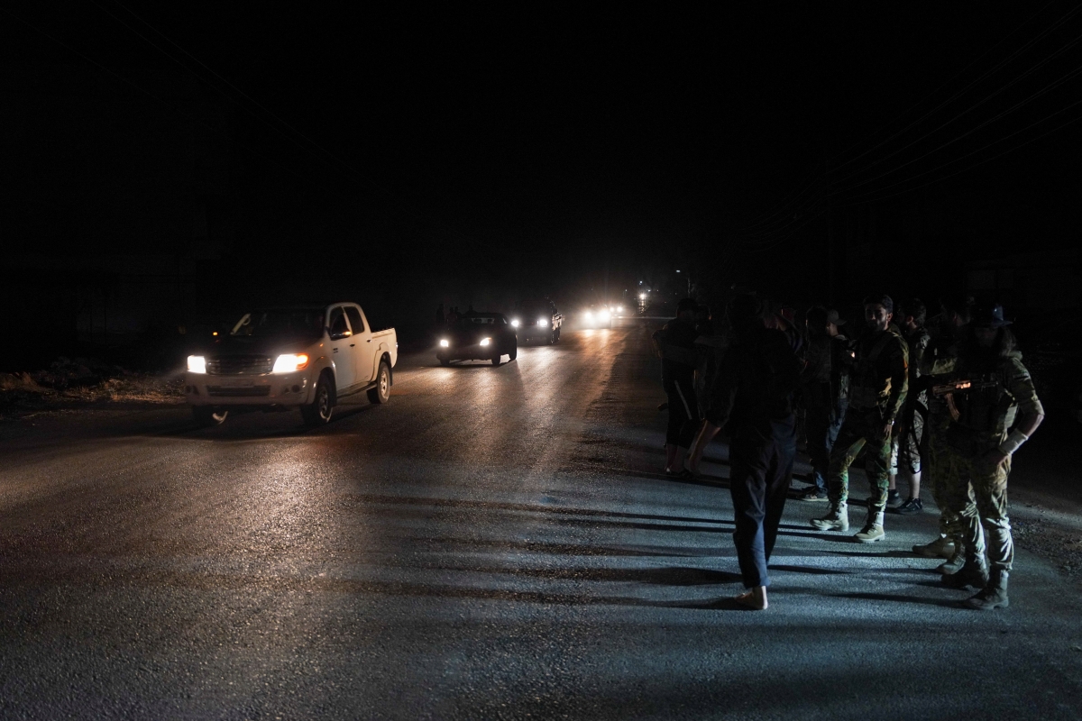 Phương tiện quân sự của Syria đang rời khỏi Sweida- Nguồn: Reuters