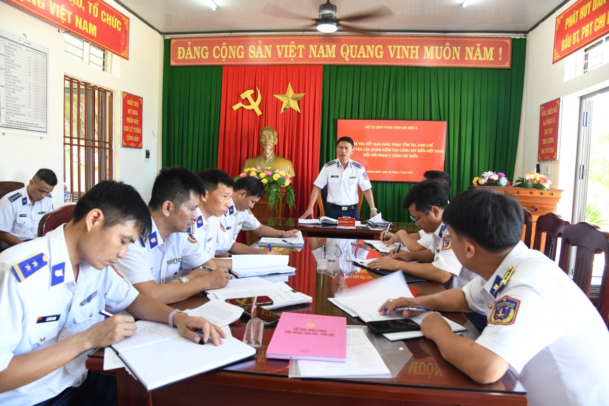 Đại tá Doãn Ngọc Triết, Phó Tư lệnh Pháp luật Bộ Tư lệnh Vùng Cảnh sát biển 2 chủ trì kiểm tra Trạm 2 CSB