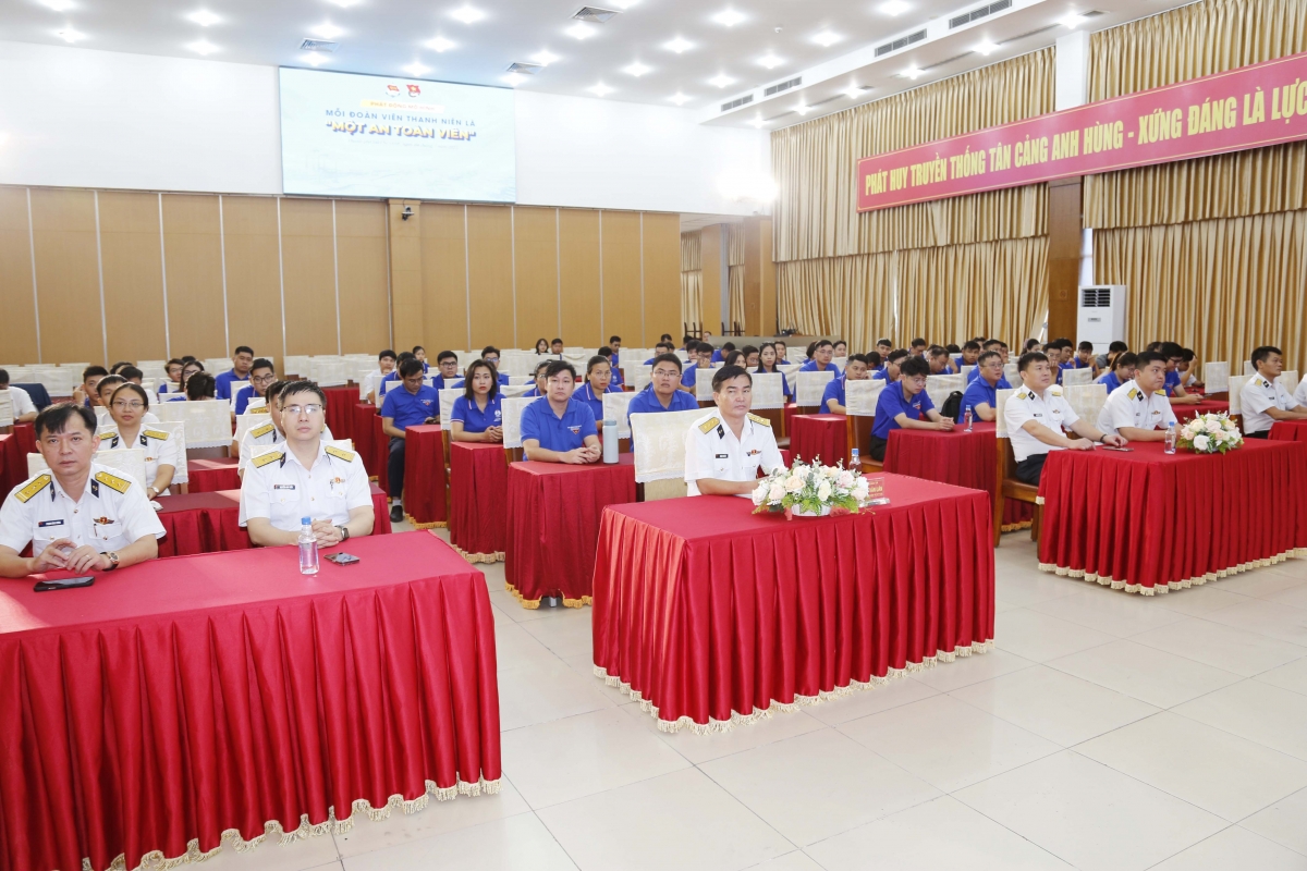 Các đại biểu dự buổi phát động