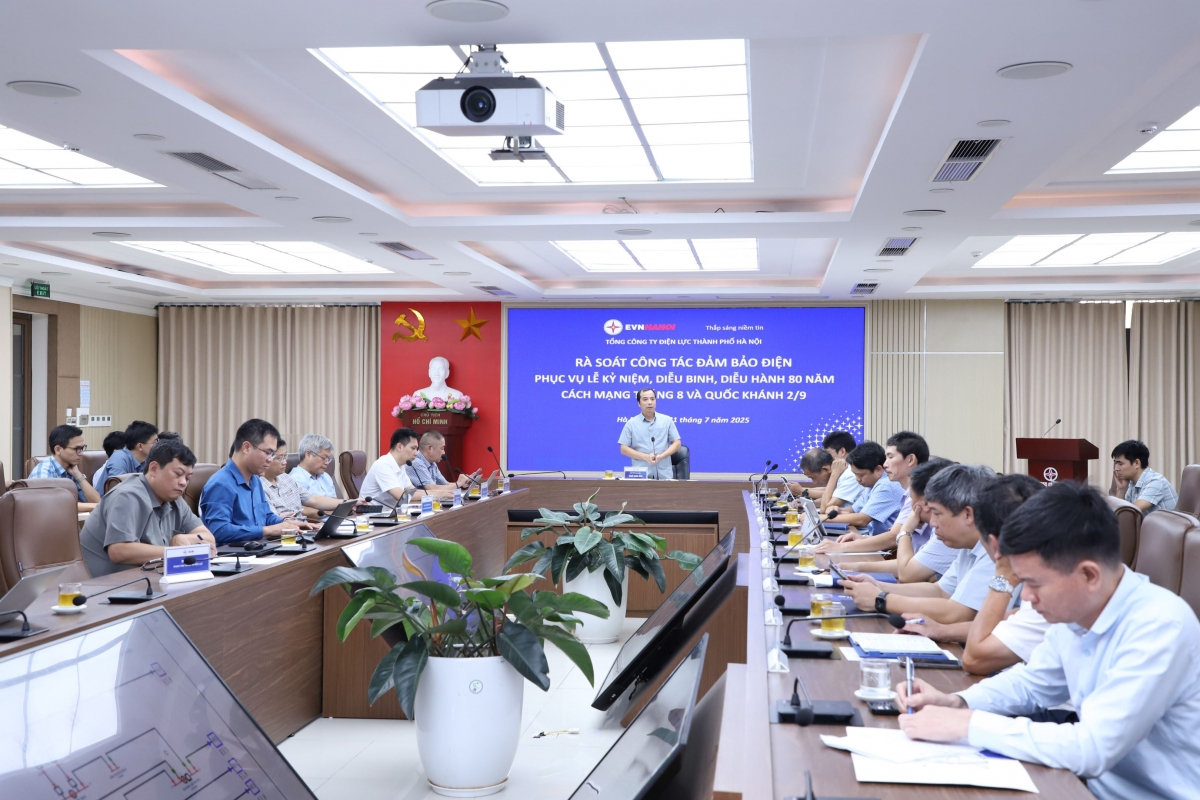 Phó Tổng giám đốc EVN Ngô Sơn Hải chủ trì buổi làm việc với Tổng công ty Điện lực TP Hà Nội (EVNHANOI) ngày 31/7 nhằm rà soát công tác đảm bảo điện phục vụ kỷ niệm 80 năm Cách mạng Tháng Tám thành công và Quốc khánh 2/9.