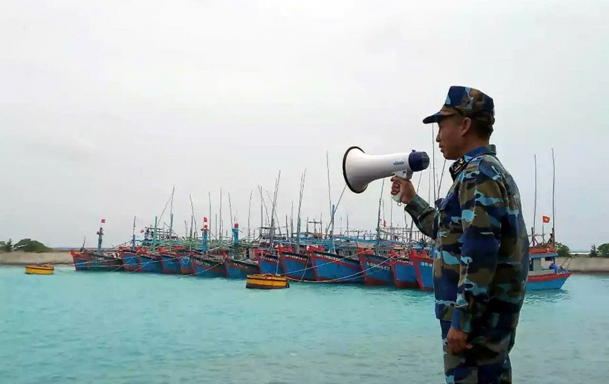 Để ứng phó bão Wipha, Sở chỉ huy Quân chủng Hải quân yêu cầu các đơn vị chủ động triển khai các biện pháp phòng chống, kêu gọi tàu thuyền về nơi tránh trú an toàn