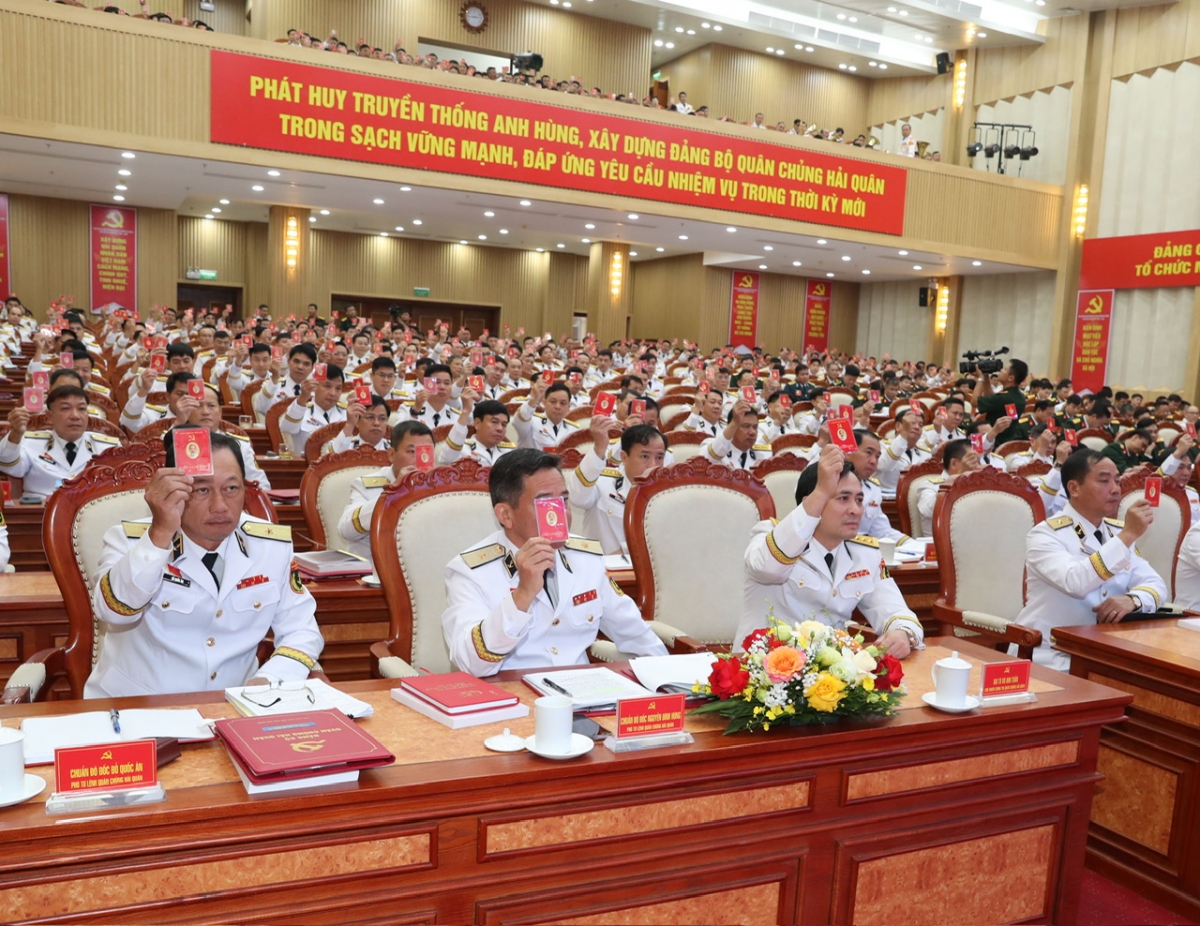 Biểu quyết thông qua chương trình của đại hội