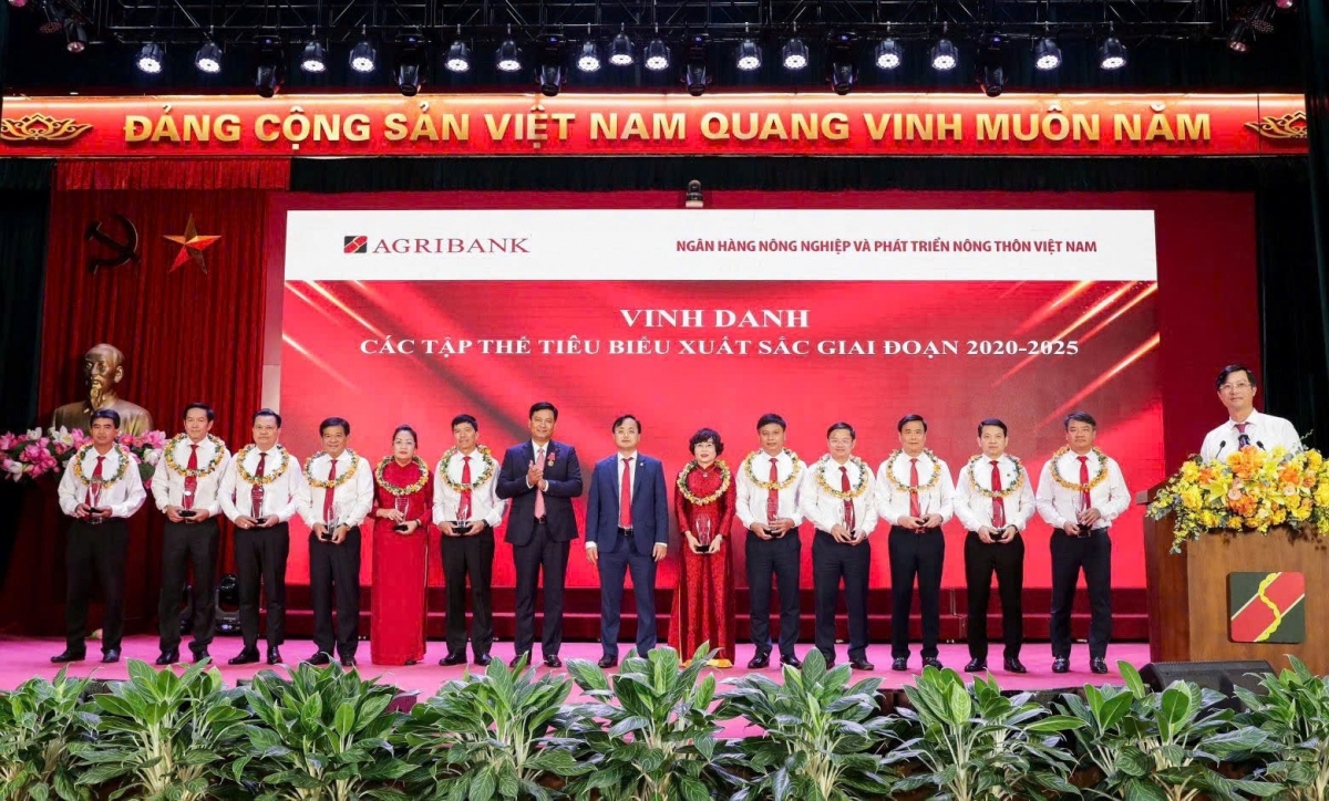 Đảng ủy Agribank tổ chức Hội nghị học tập và làm theo tư tưởng, đạo đức, phong cách
Hồ Chí Minh chuyên đề năm 2024