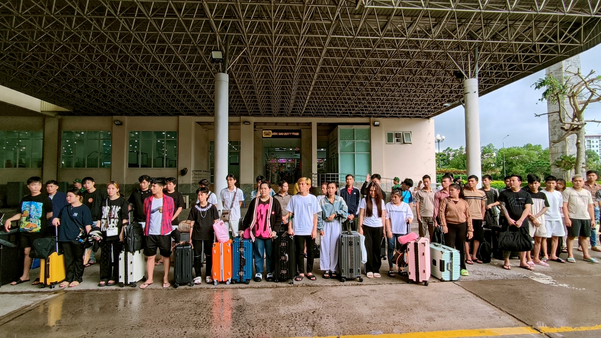 45 công dân Việt Nam tại Cửa khẩu Mộc Bài, Tây Ninh (Ảnh Lê Quân)