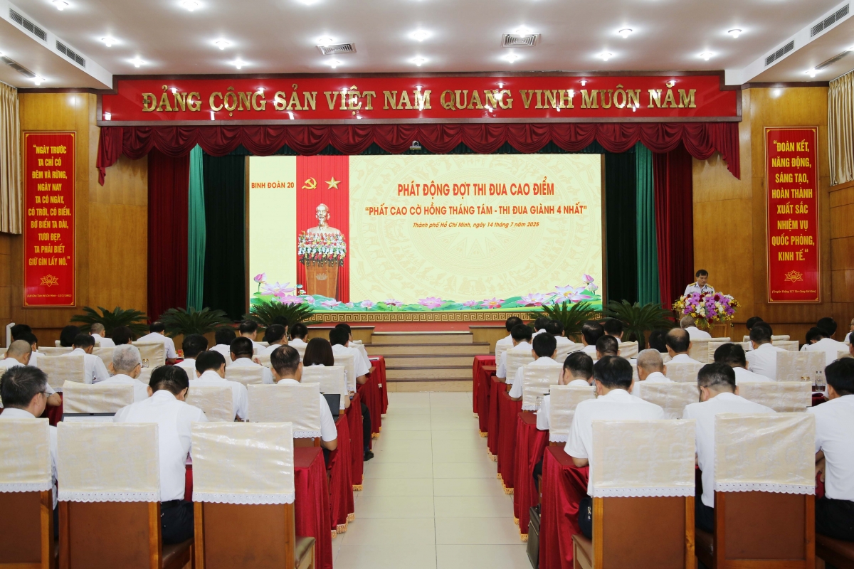 Quang cảnh phát động thi đua cao điểm “Phất cao cờ hồng tháng 8 - Thi đua giành 4 nhất”