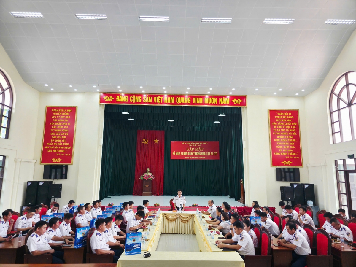Quang cảnh buổi gặp mặt kỷ niệm