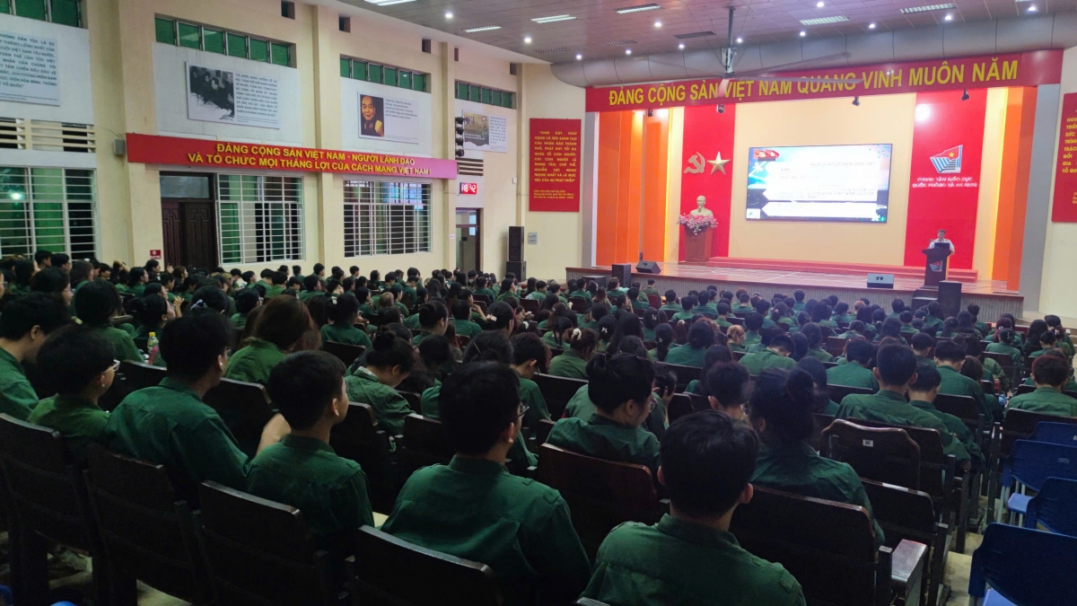 Quang cảnh một buổi tuyên truyền biển, đảo của Vùng 2 Hải quân tại Trung tâm
