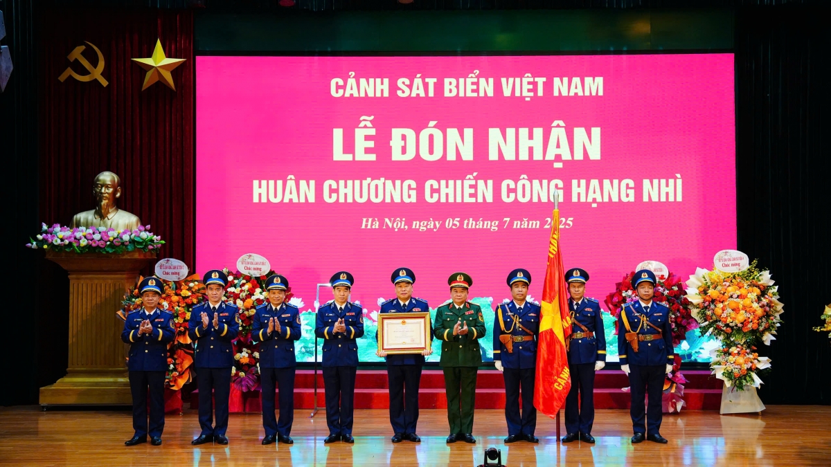 Lực lượng Cảnh sát biển đón nhận huân chương Chiến công hạng Nhì