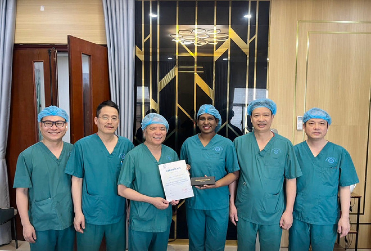 Các thầy thuốc BV Nội tiết Trung ương liên tục chuyển giao kỹ thuật phẫu thuật nội soi tuyến giáp cho các đồng nghiệp trong và ngoài nước