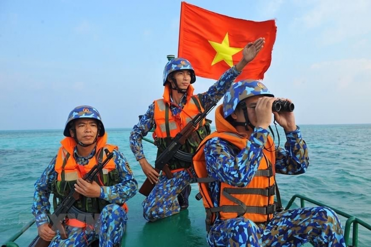 Cán bộ, chiến sĩ Trường Sa chắc tay súng bảo vệ chủ quyền biển, đảo Tổ quốc
